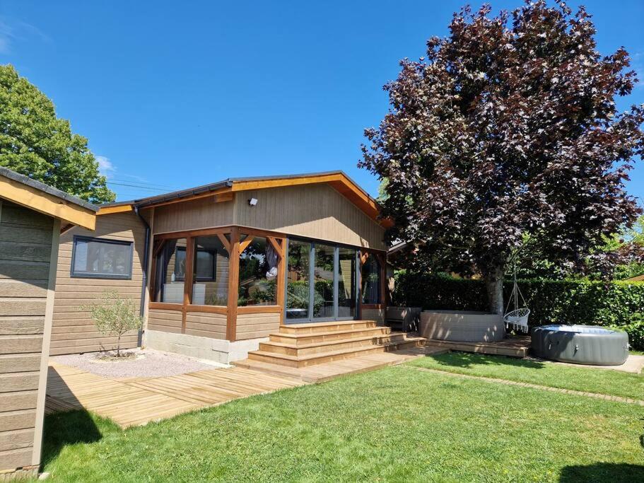 Chalet Moderne Au Bord D'Un Lac Saint-Sauveur-lès-Bray Exteriér fotografie